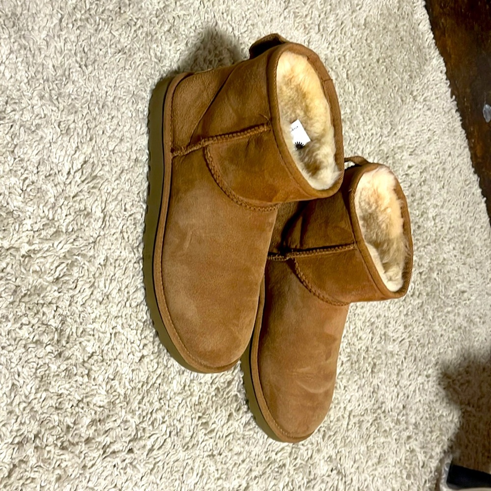 Size 8 women’s UGGS